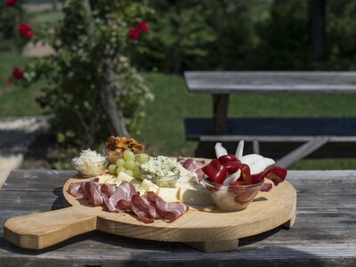 Typische Brettljause | © Urlaub am Bauernhof Burgenland / Melanie Limbeck Typische Brettljause im Südburgenland | © Urlaub am Bauernhof Burgenland / Melanie Limbeck