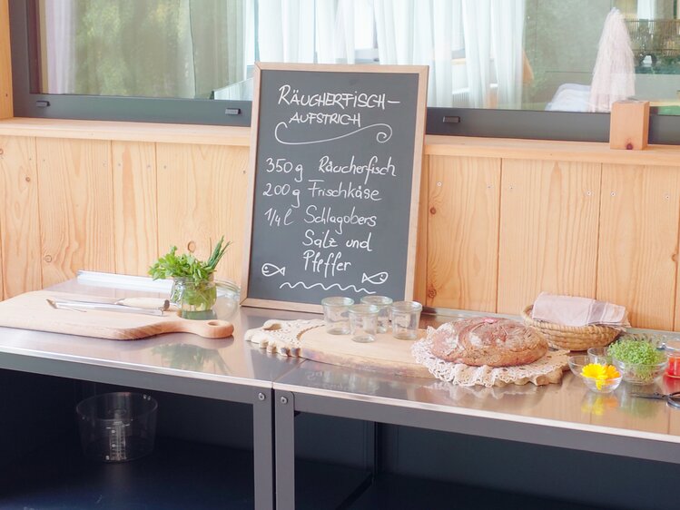 Tafel mit Rezept vom Fischaufstrich | © Daniel Gollner 