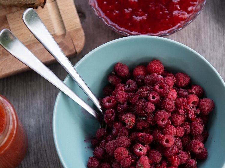 Frische Himbeeren und selbstgemachte Himbeermarmelade | © Carletto Photography / Urlaub am Bauernhof Kärnten