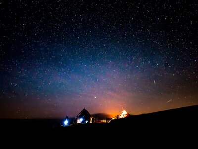 Hütte in der Nacht mit Sternenhimmel | © Urlaub am Bauernhof Kärnten / Daniel Gollner