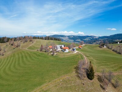 Bauernhof Juri in wunderschöner Lage | © Urlaub am Bauernhof Kärnten / Daniel Gollner Bauernhof in Kärnten von oben | © Urlaub am Bauernhof Kärnten / Daniel Gollner