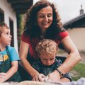 Frau und Kinder beim Brotbacken | © Urlaub am Bauernhof Kärnten/ Daniel Gollner