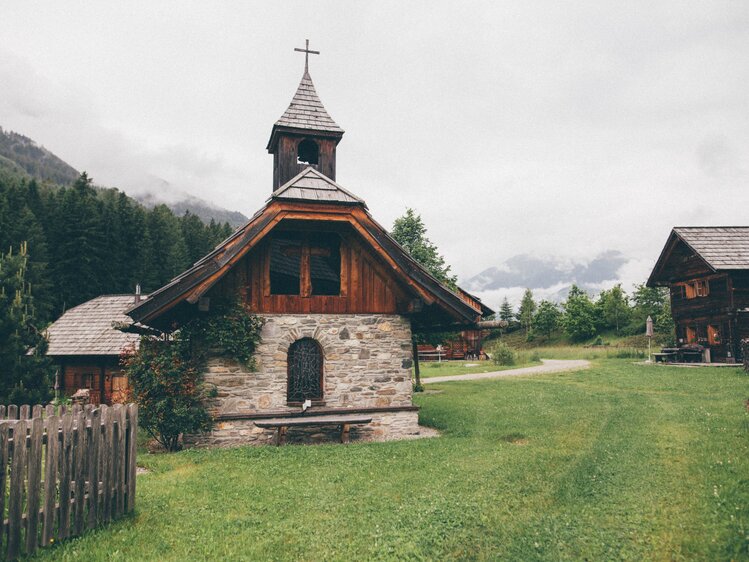 Kapelle auf der Wiese | © Urlaub am Bauernhof Kärnten / Daniel Gollner