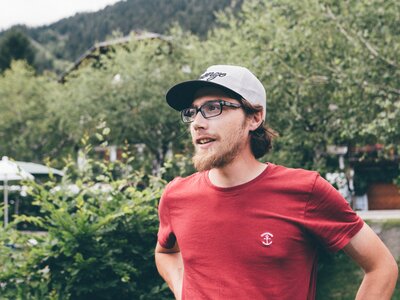 Mann mit Brille und Kappe | © Urlaub am Bauernhof Kärnten / Daniel Gollner