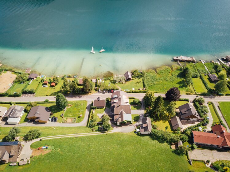 Seeufer mit Häusern | © Urlaub am Bauernhof Kärnten/ Daniel Gollner