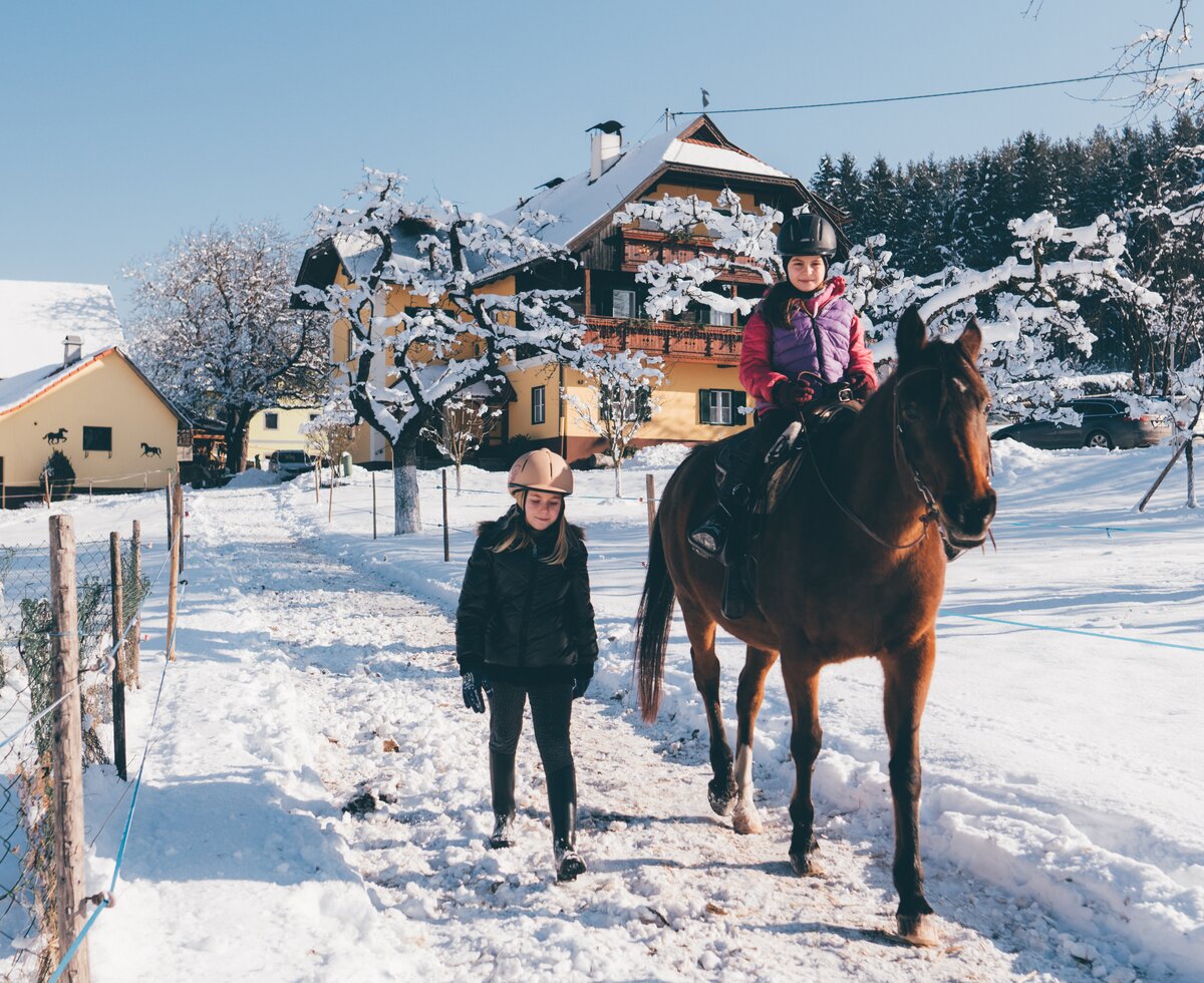 Ausritt im Schnee | © Urlaub am Bauernhof Kärnten / Daniel Gollner