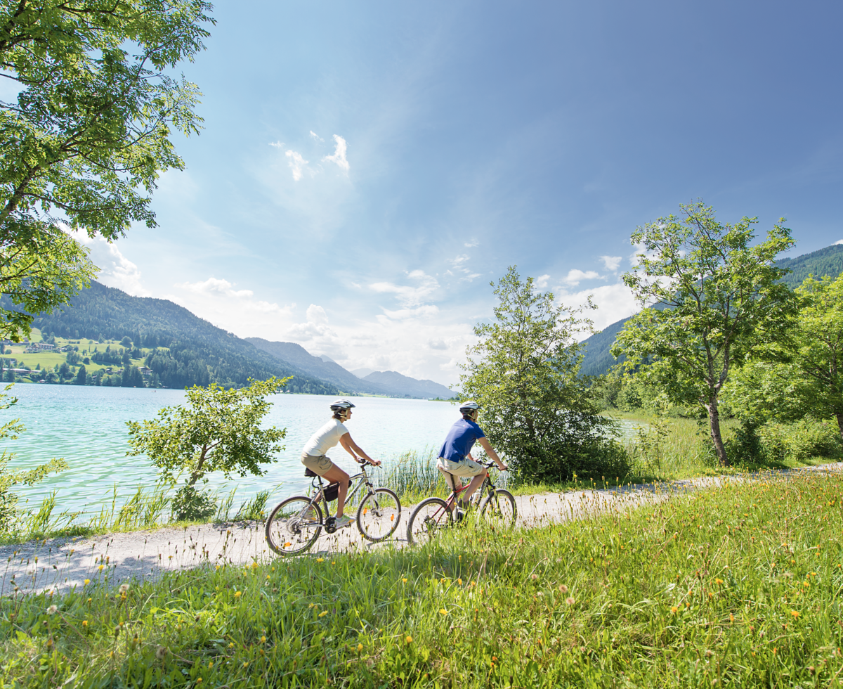 Radfahren am Weissensee | © Edward Gröger / Kärnten Werbung GmbH Radfahrer am Ufer des Weissensees | © Edward Gröger / Kärnten Werbung GmbH