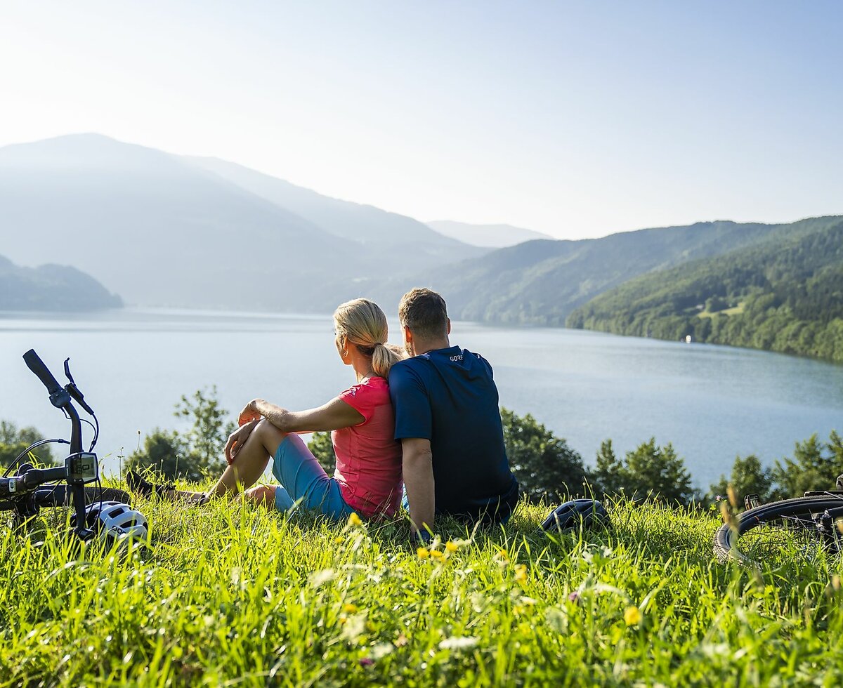 Seenschleife Millstätter See | © Gert Perauer / Kärnten Werbung Radfahrer am Ufer des Millstätter Sees mit Panoramablick | © Gert Perauer / Kärnten Werbung