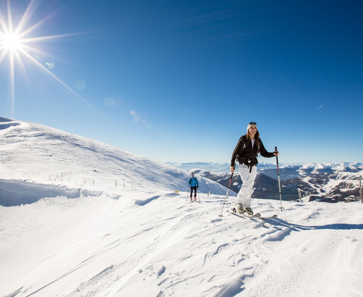 Zwei Skitourengeher in den Nockbergen | © Tine Steinthaler / Region Nockberge GmbH