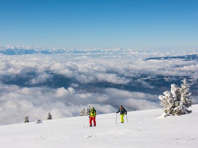 Zwei Skitourengeher im Schnee unterwegs | © Franz Gerdl / RML GmbH 