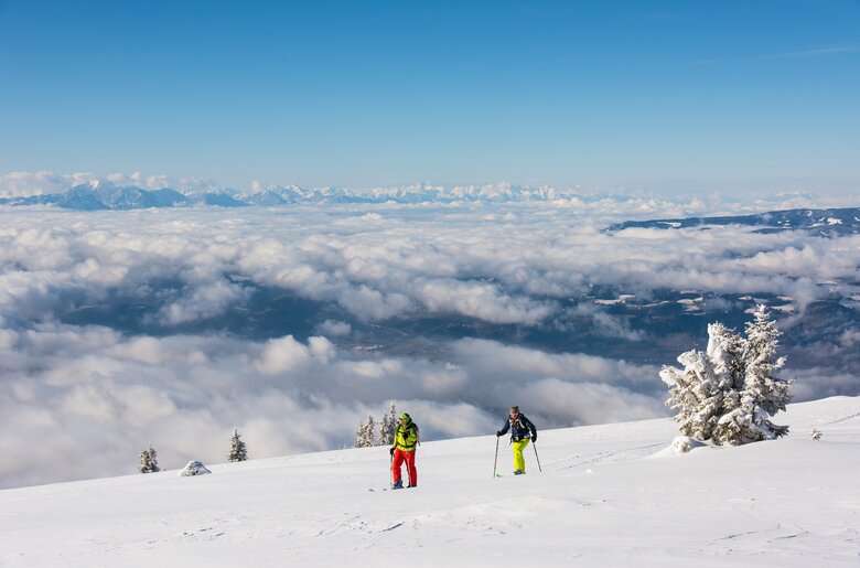 Skitouren gehen im Lavanttal | © Franz Gerdl / RML GmbH  Zwei Skitourengeher im Schnee unterwegs | © Franz Gerdl / RML GmbH