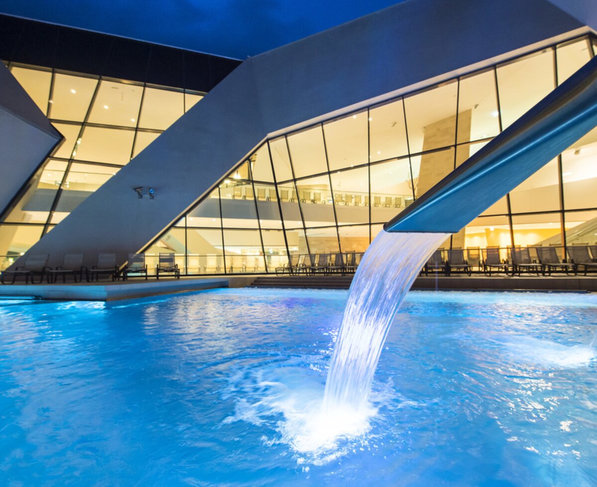 Abendstimmung Thermal Außenbecken der Kärnten Therme | © Helmuth Rier / Region Villach - Faaker See - Ossiacher See Thermal Außenbecken der Kärnten Therme | © Helmuth Rier / Region Villach - Faaker See - Ossiacher See