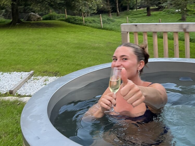 Frau im Hot-Tube | © Familie Rittler