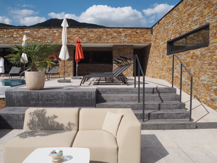 Terrasse mit gemütlichen Sitzgelegenheiten | © Urlaub am Bauernhof Niederösterreich / Elena Paschinger / www.creativelena.com