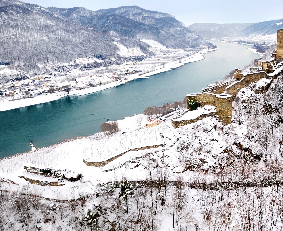 Winter landscape photo view of ruin back house | © Donau Niederösterreich / www.extremfotos.com View of Hinterhaus ruin near Spitz in winter dress | © Donau Niederösterreich / www.extremfotos.com