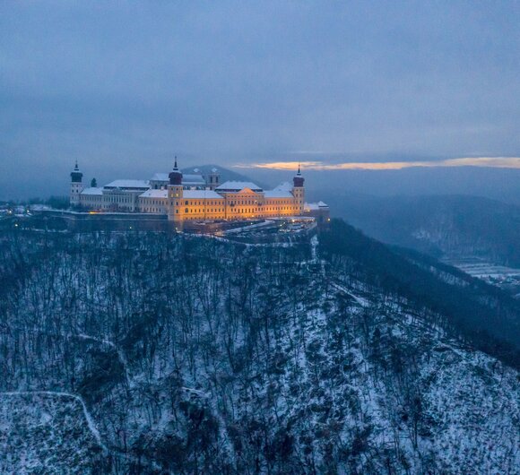 beleuchtetees Stift Göttweig im Winter | © Niederösterreich Werbung / Robert Herbst