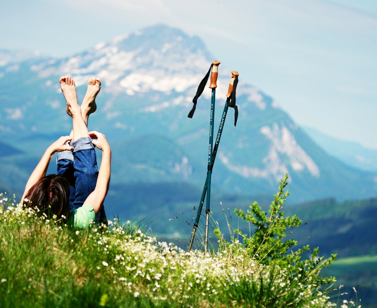 Ötscher view after hike | © Mostviertel Tourismus / weinfranz.at Woman lying in meadow with view of Ötscher mountain | © Mostviertel Tourismus / weinfranz.at