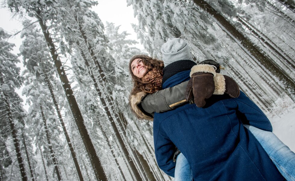 Paar beim Winterwandern im Waldviertel | © Waldviertel Tourismus | Studio Kerschbaum