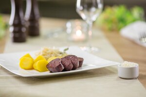 Blunzen mit Sauerkraut und Salzerdäpfeln | © Weinviertel Tourismus / Cherie Hansson