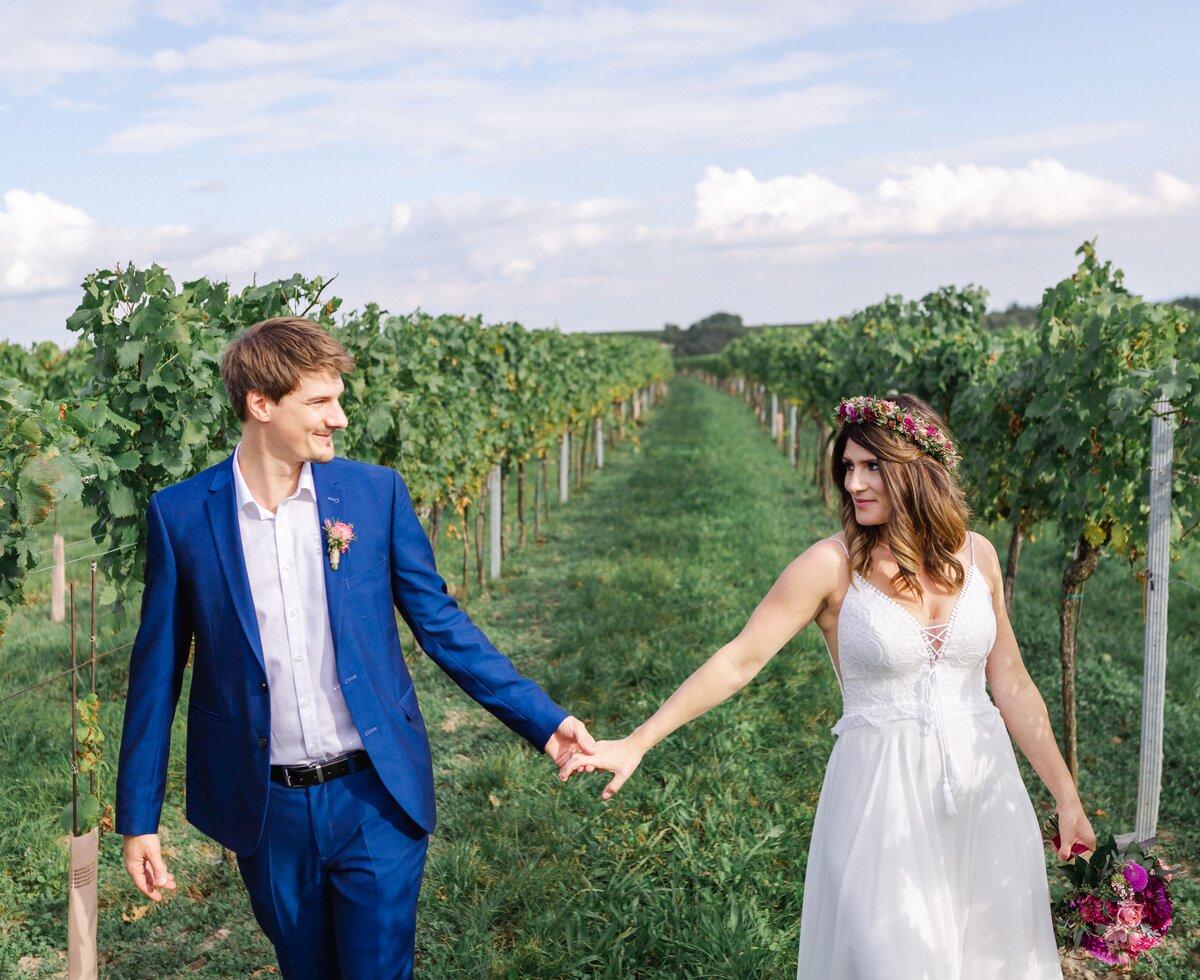 Hand in Hand im Weingarten | © Urlaub am Winzerhof / Marie & Michael Photography - www.marieundmichael.com Hand in Hand im Weingarten | © Urlaub am Winzerhof / Marie & Michael Photography - www.marieundmichael.com