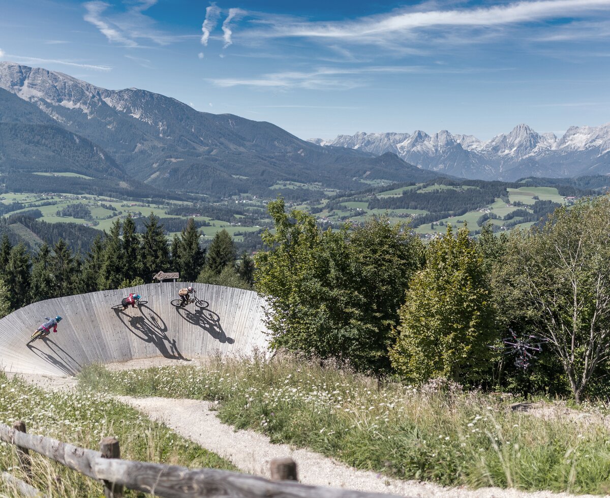 Radfahrer im Bikepark Wurbauerkogel in Windischgarsten, Nationalparkregion Kalkalpen | © Oberösterreich Tourismus GmbH / Daniel Hinterramskogler