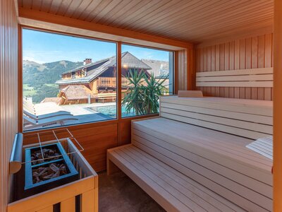 Panoramasauna mit Aussicht auf die Berge im Almresort Baumschlagerberg in Vorderstoder | © Urlaub am Bauernhof Oberösterreich / Nikolaus Berger