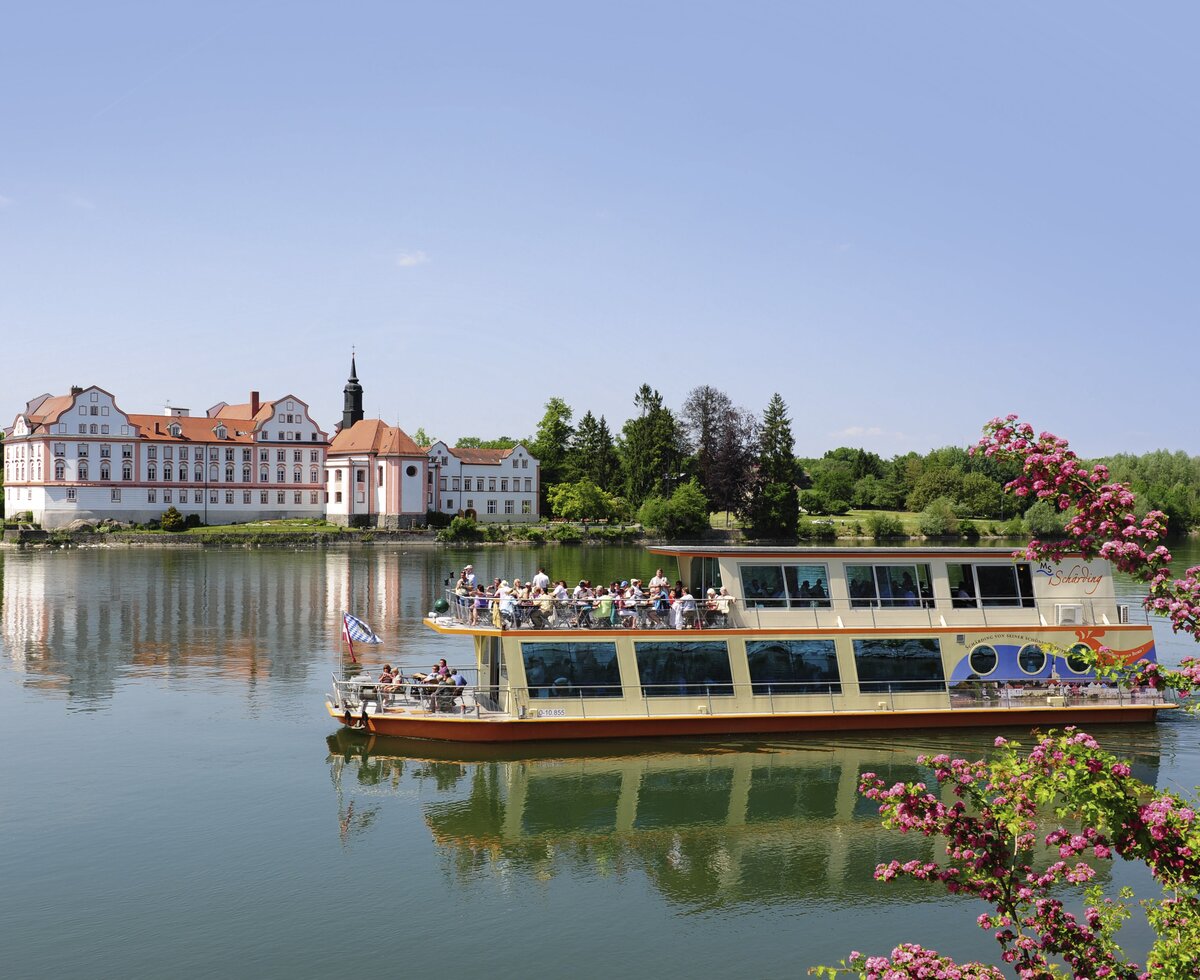 Schifffahrt auf dem Inn | © Oberösterreich Tourismus GmbH / Tourismusverband Schärding / Hubert Berndorfer Schifffahrt auf dem Inn im Frühling, Innviertel-Hausruckwald | © Oberösterreich Tourismus GmbH / Tourismusverband Schärding / Hubert Berndorfer