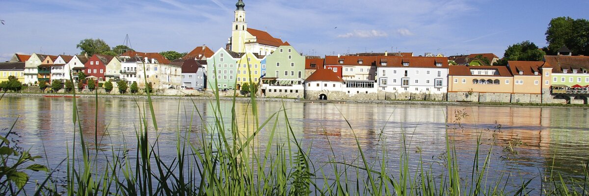Blick auf Schärding am Inn am anderen Ufer des Inn, Innviertel-Hausruckwald | © Oberösterreich Tourismus GmbH / Tourismusverband Schärding