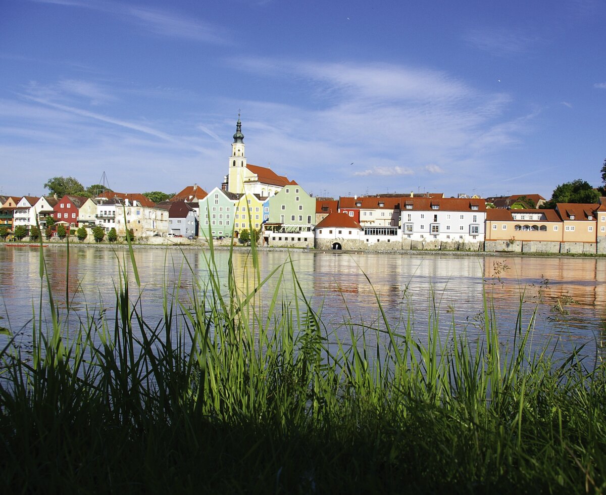 Blick auf Schärding am Inn am anderen Ufer des Inn, Innviertel-Hausruckwald | © Oberösterreich Tourismus GmbH / Tourismusverband Schärding
