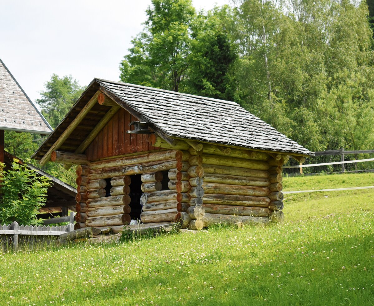 Blockhütte in der Wiese | © Urlaub am Bauernhof Oberösterreich / Harald Puchegger