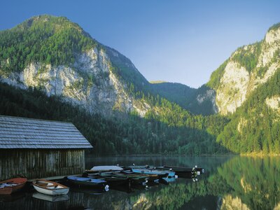 Gleinkersee in Roßleithen | © Oberösterreich Tourismus GmbH / Popp Blick auf den Gleinkersee mit Bootshütte und Booten im Vordergrund, Nationalparkregion Kalkalpen | © Oberösterreich Tourismus GmbH / Popp