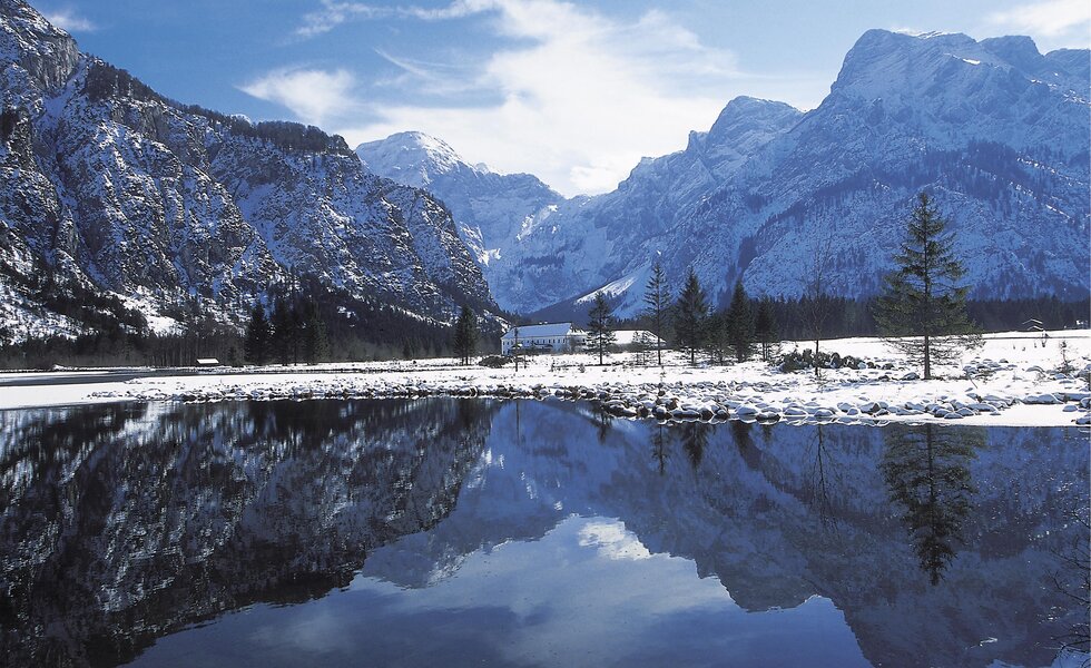 Verschneite Landschaft rund um den Almsee, Salzkammergut | © Oberösterreich Tourismus GmbH / Himsl