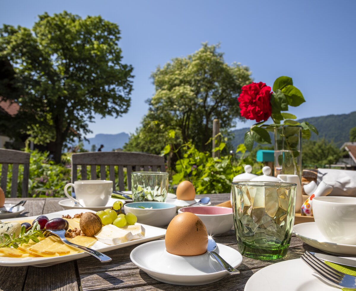 Frühstückstisch am Kinderferienhof Ederbauer am Irrsee | © Urlaub am Bauernhof Österreich / Bernd Suppan Frühstückstisch | © Urlaub am Bauernhof Österreich / Bernd Suppan
