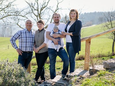 Bauernfamilie mit Baby | © Urlaub am Bauernhof Österreich / Sandra Wagner Bauernfamilie mit Baby beim Ebenbauer in Waidhofen an der Ybbs | © Urlaub am Bauernhof Österreich / Sandra Wagner