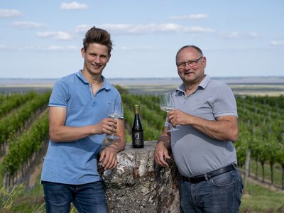 Juniorwinzer und Winzer | © Urlaub am Bauernhof Österreich / Birgit Machtinger Juniorwinzer und Winzer Jagschitz | © Urlaub am Bauernhof Österreich / Birgit Machtinger