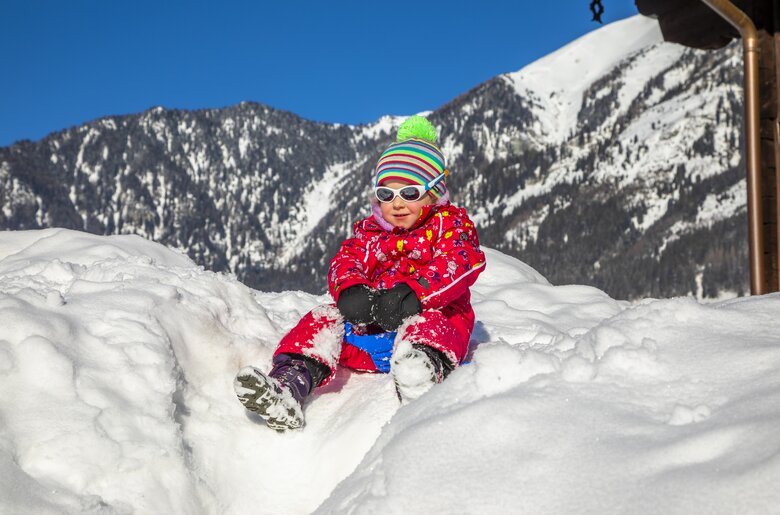 Kind mit Zipflbob im Schnee | © Urlaub am Bauernhof / Bernd Suppan