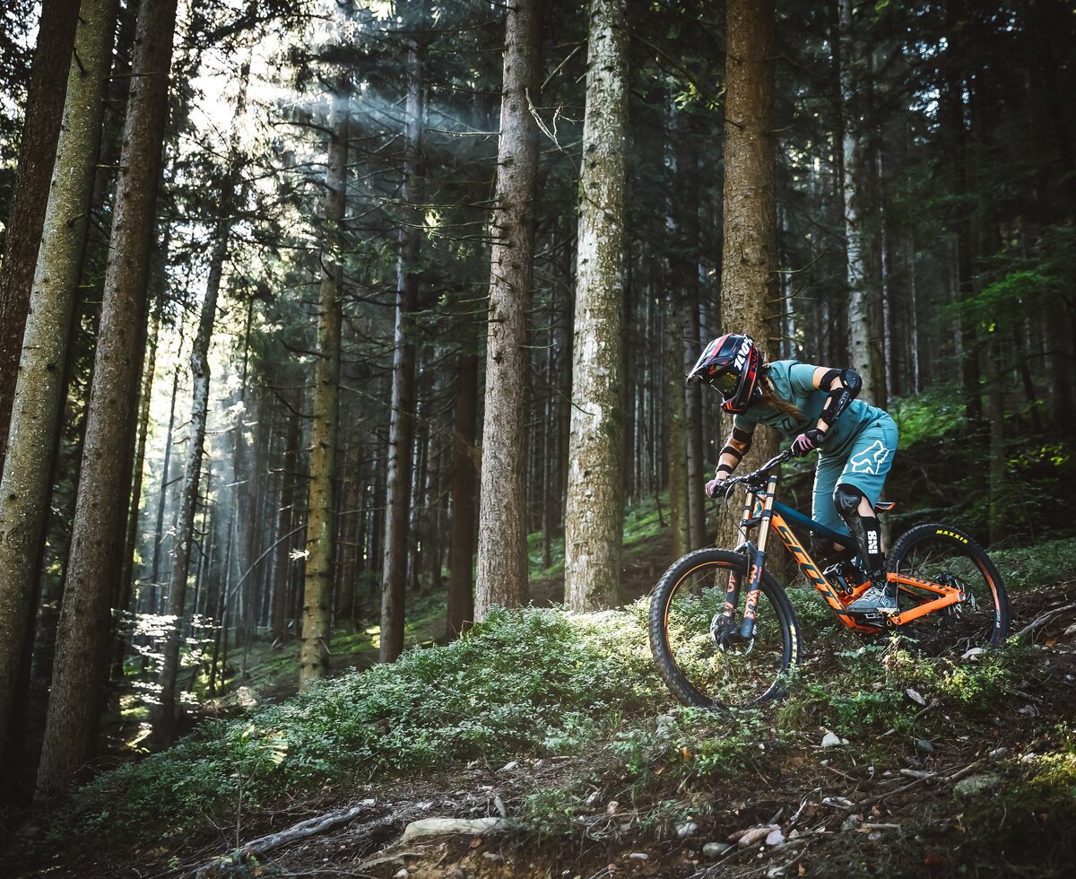 Downhill Radfahren im Bikepark Leogang. | © Salzburgerlandtourismus Klemens König Downhill Radfahren im Bikepark Leogang. | © Salzburgerlandtourismus Klemens König
