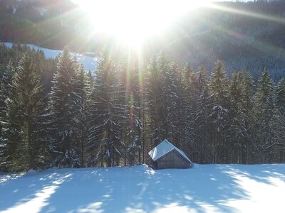 Heustadl im Winter | © Margret Appesbacher Sonnenuntergangsstimmung mit Heustadl in Abersee am Wolfgangsee | © Margret Appesbacher