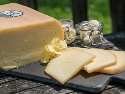 Hofeigener Käse vom Schweizerhof im Gasteinertal | © Urlaub am Bauernhof im SalzburgerLand / Matthias Gruber Hofeigener Käse vom Schweizerhof im Gasteinertal | © Urlaub am Bauernhof im SalzburgerLand / Matthias Gruber