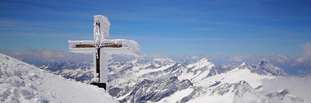 Gipfelkreuz mit Schnee im Winter, Nationalpark Hohe Tauern, Salzburger Land | © Salzburger Land Tourismus / Daniel Breuer