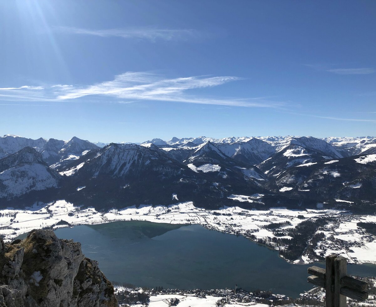 Blick auf den winterlichen Wolfgangsee | © Urlaub am Bauernhof im SalzburgerLand / Margret Appesbacher Blick auf den winterlichen Wolfgangsee vom Gipfel des Vormauersteins in Sankt Wolfgang im Salzkammergut. | © Urlaub am Bauernhof im SalzburgerLand / Margret Appesbacher