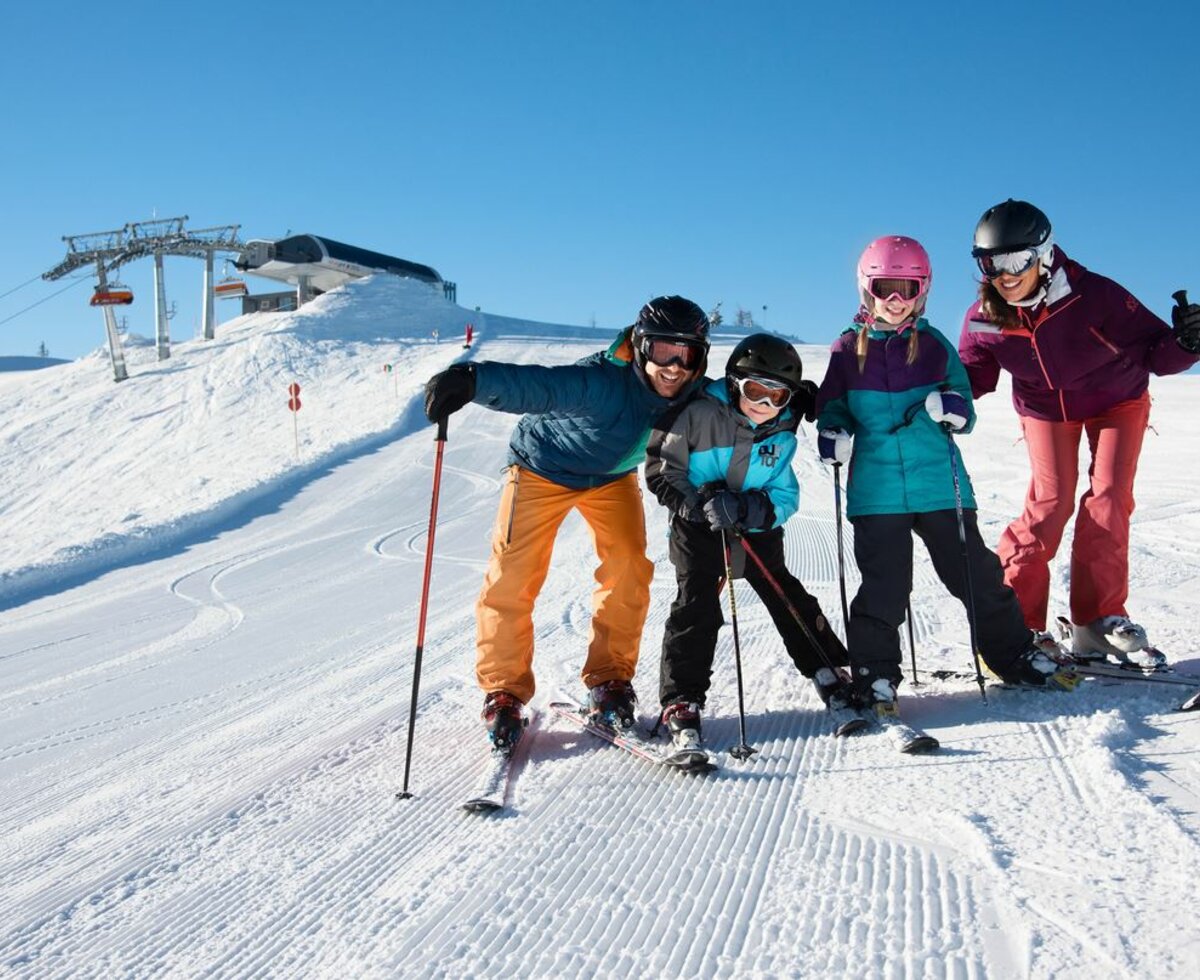 Skiurlaub mit der ganzen Familie, Flachau, Salzburger Land | © Flachau Tourismus / Markus Berger Skiurlaub mit der ganzen Familie, Flachau, Salzburger Land | © Flachau Tourismus / Markus Berger