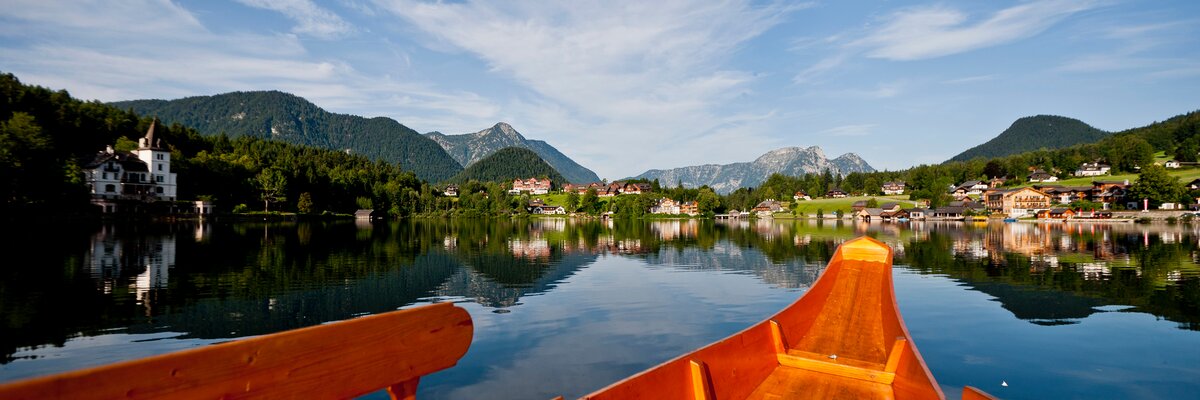 Fahrt mit einer Plätte am Grundlsee, Ausseerland-Salzkammergut, Steiermark | © TRV Ausseerland-Salzkammergut / Tom Lamm