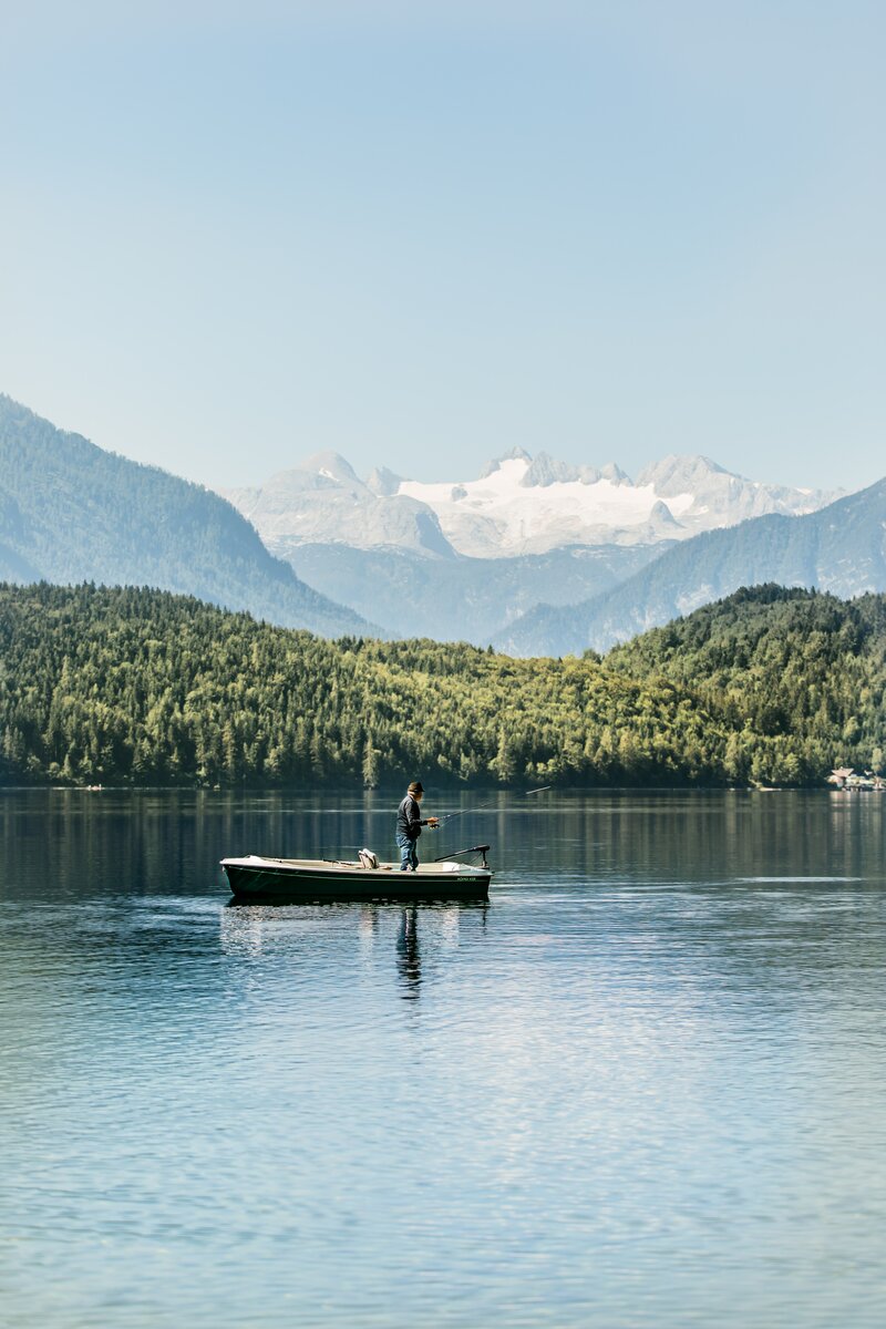 Fischerboot mitten am Altausseer See, Ausseerland Salzkammergut, Steiermark | © Ausseerland-Salzkammergut / Katrin Kerschbaumer