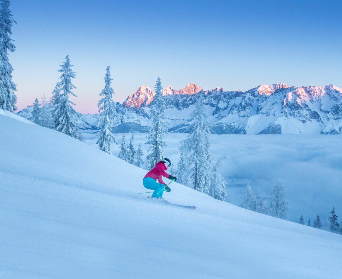 Skifahrer auf der Piste, Schladming-Dachstein, Steiermark | © Schladming-Dachstein / Georg Knaus Skifahrer bei Sonnenaufgang auf der Piste, Schladming-Dachstein, Steiermark | © Schladming-Dachstein / Georg Knaus