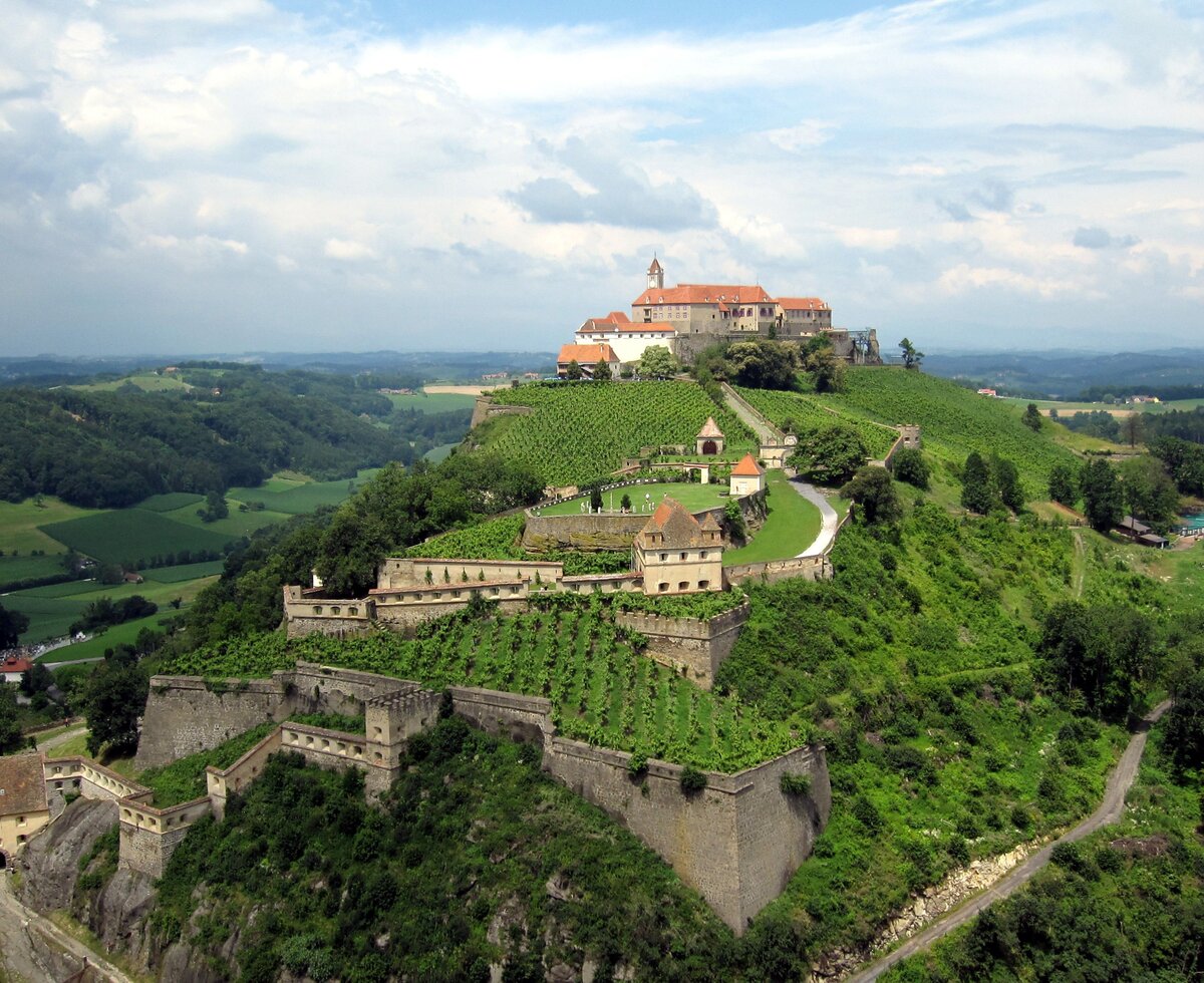 Gesamtansicht der Riegersburg, Thermen- & Vulkanland, Steiermark | © Thermen- & Vulkanland, Steiermark / Harald Eisenberger Gesamtansicht der Riegersburg, Thermen- & Vulkanland, Steiermark | © Thermen- & Vulkanland, Steiermark / Harald Eisenberger