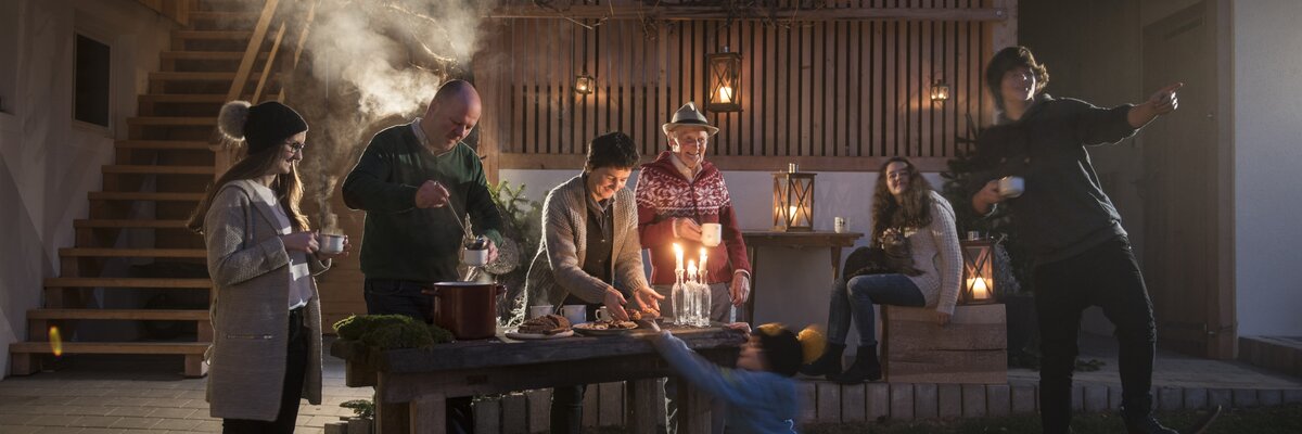 Tee, Punsch und Kekse im Advent | © Kleinhofers Himbeernest / Urlaub am Bauernhof Steiermark