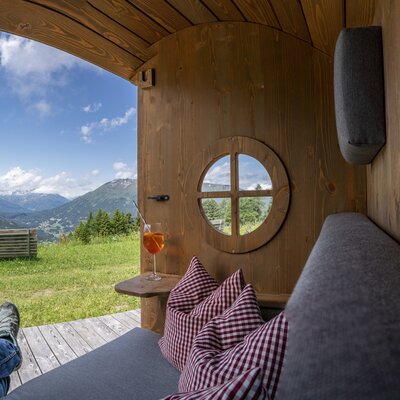 Entspannung am Hochzeigerhaus | © Black Tea Fotografie/Viktoria Gstrein  