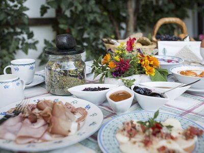 Frühstück in der Natur | © Urlaub am Bauernhof Tirol Frühstück in der Natur | © Urlaub am Bauernhof Tirol