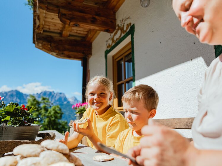 Gemeinsam Essen | © Urlaub am Bauernhof - TVB Osttirol/ Elias Bachmann